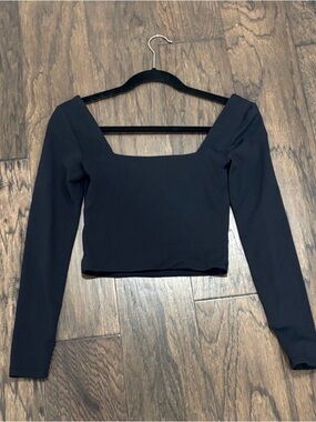 Aritzia contour long sleeve